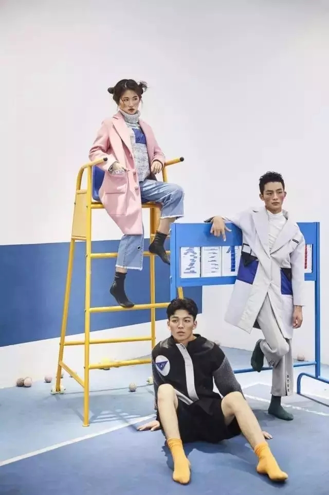 rO(sh)Ӌ(j)RFASHIONSHOWCASEzɞ麼ݕrƽ_
